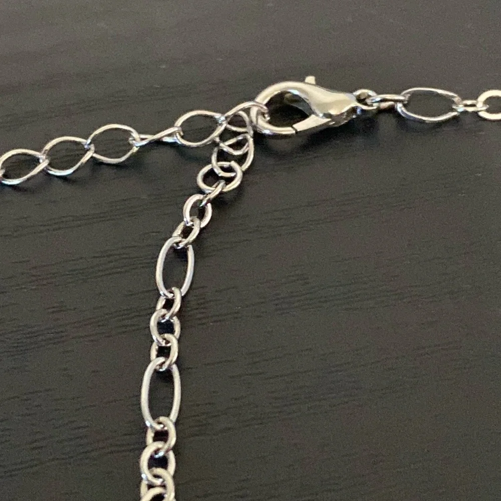 Urban Outfitters Silver Tone Flower Bracelet - Picture 2 of 3